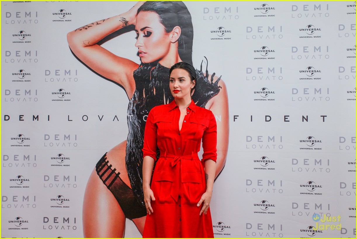 Demi Lovato Drops 'Waitin For You' Music Video After Press Conference in Brazil