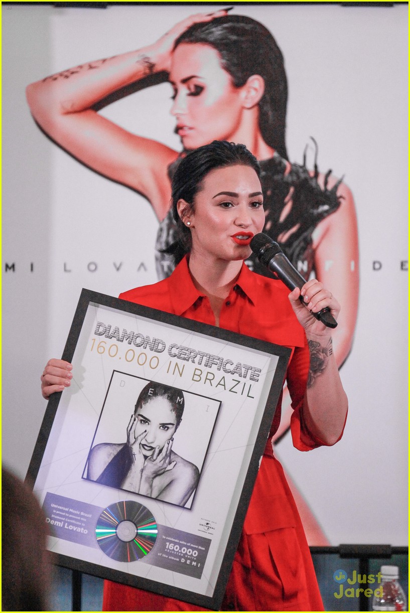 Demi Lovato Drops 'Waitin For You' Music Video After Press Conference in Brazil