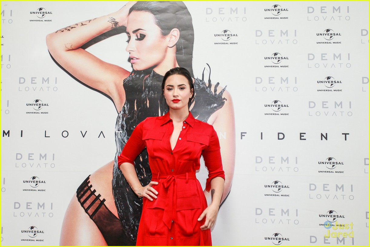 Demi Lovato Drops 'Waitin For You' Music Video After Press Conference in Brazil