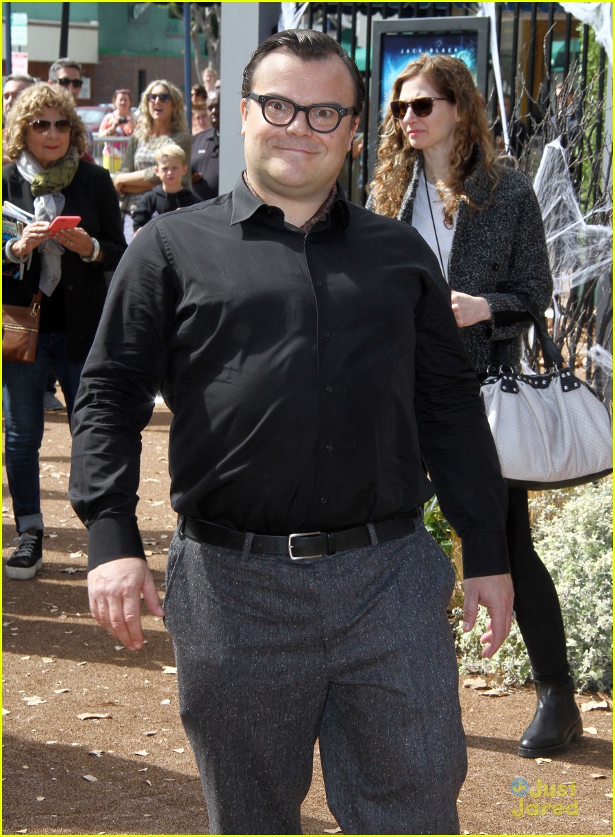 Dylan Minnette & Kerris Dorsey Couple Up For 'Goosebumps' Premiere