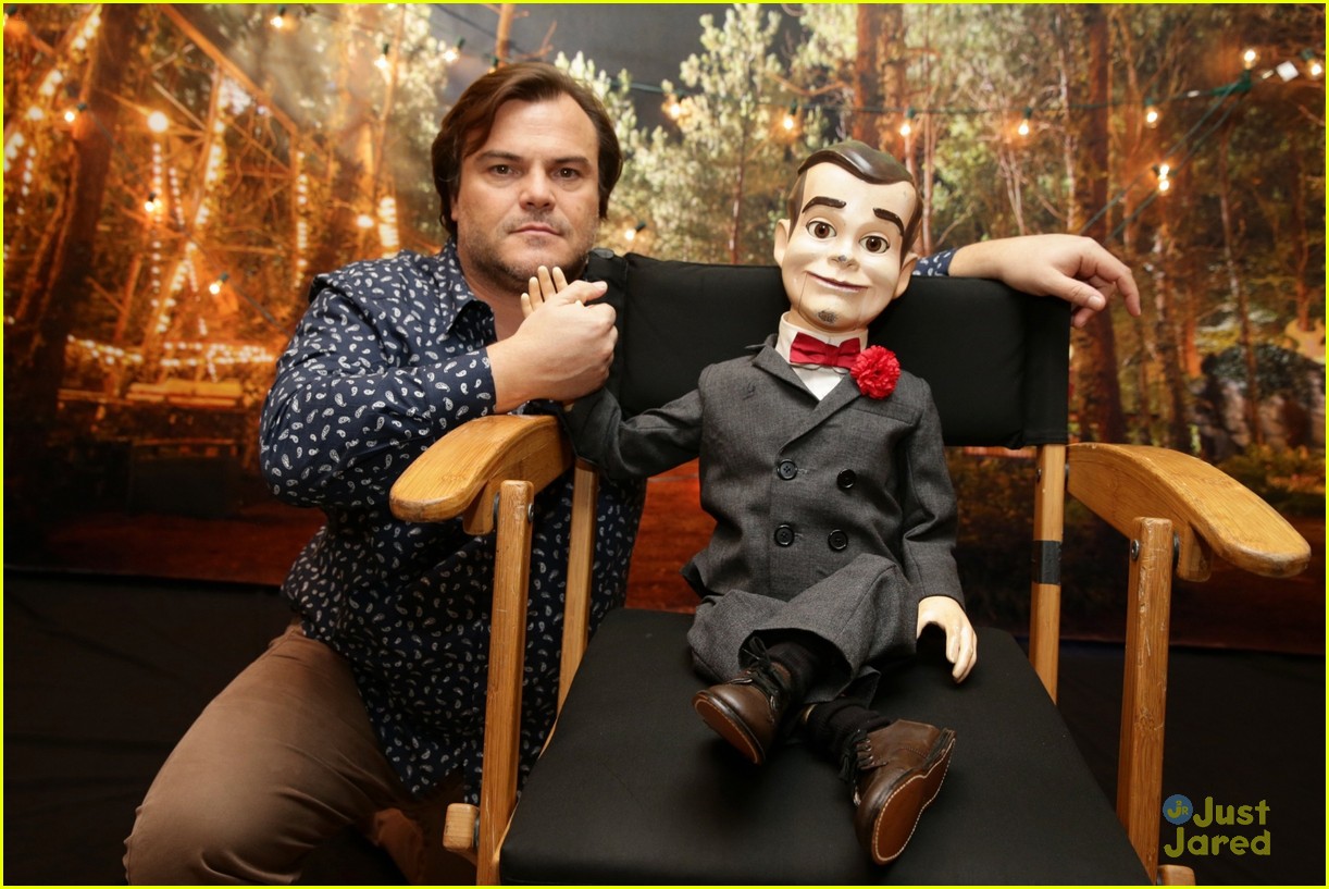 Goosebumps' Dylan Minnette & Odeya Rush Meet Slappy At Los Angeles Photo Call