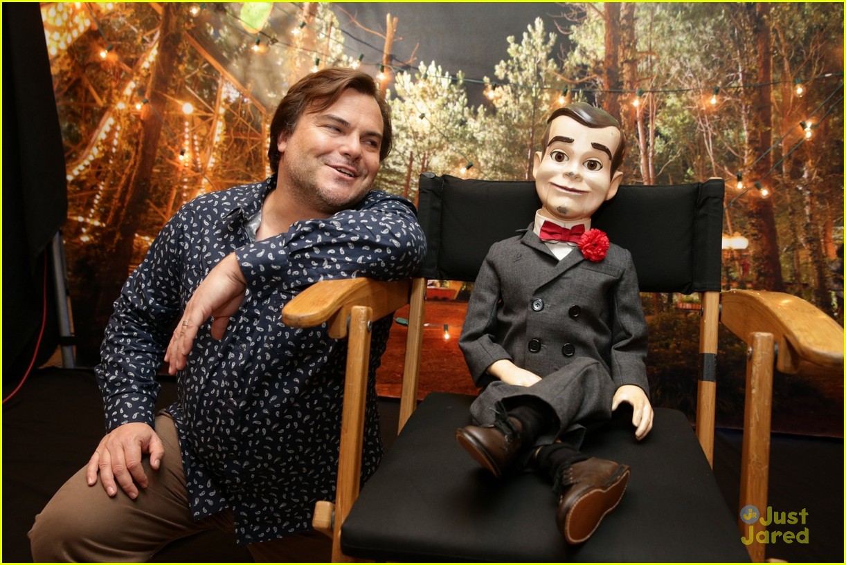 Goosebumps' Dylan Minnette & Odeya Rush Meet Slappy At Los Angeles Photo Call