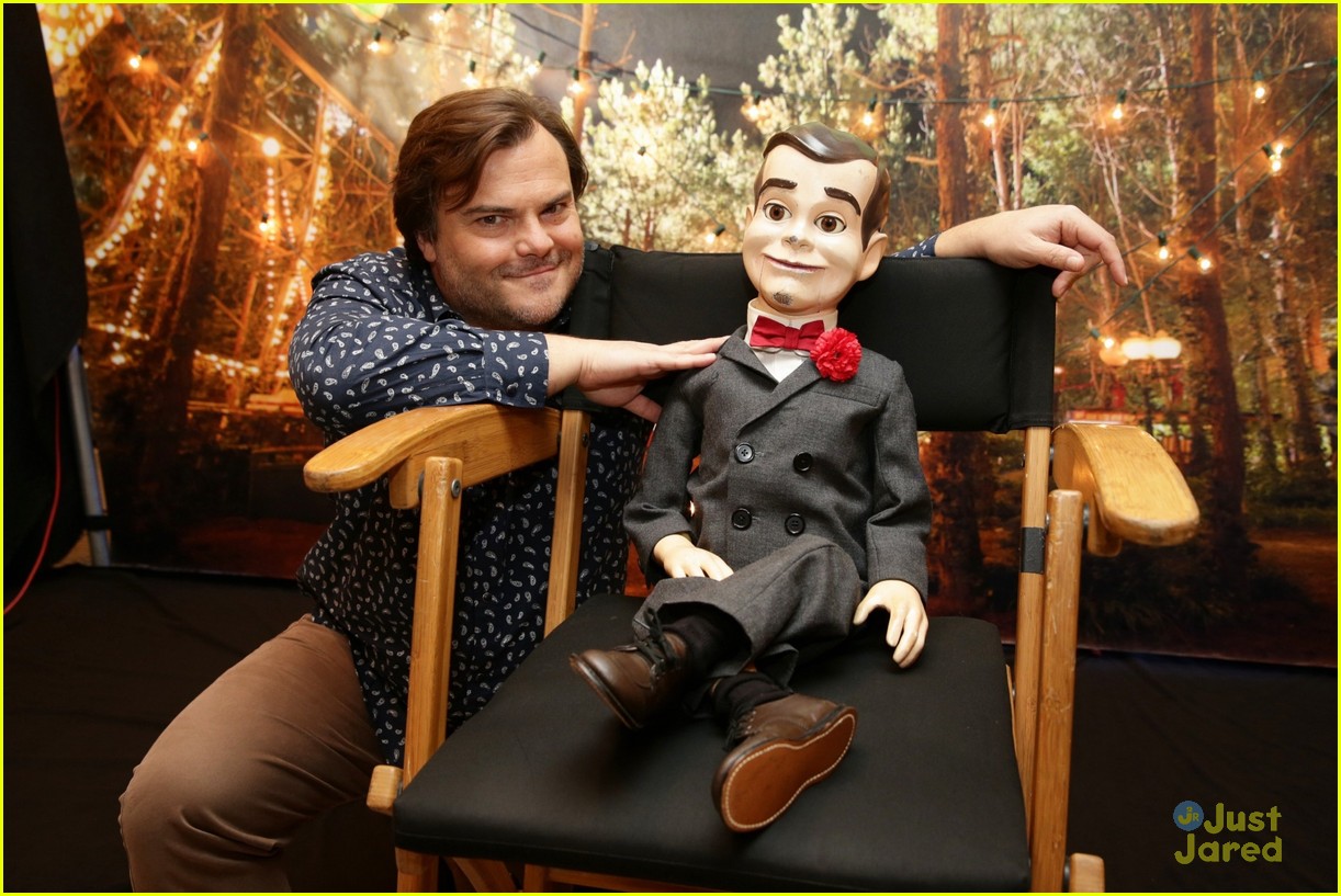 Goosebumps' Dylan Minnette & Odeya Rush Meet Slappy At Los Angeles Photo Call
