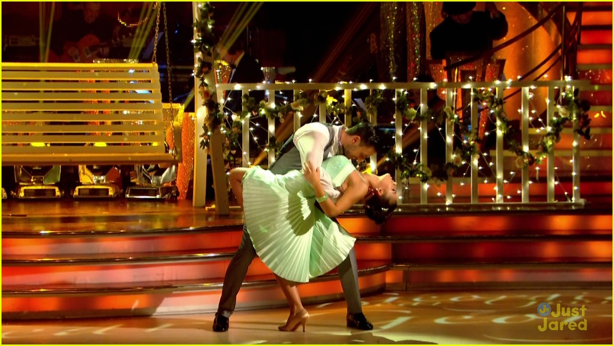 Jay McGuiness Tops Leaderboard On 'Strictly Come Dancing' For Flawless Waltz - Watch Here!