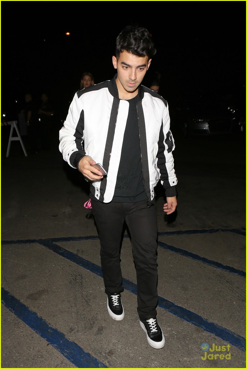Joe Jonas & Cara Delevingne Hit Up 'We Can Survive' With Gigi Hadid & Kendall Jenner