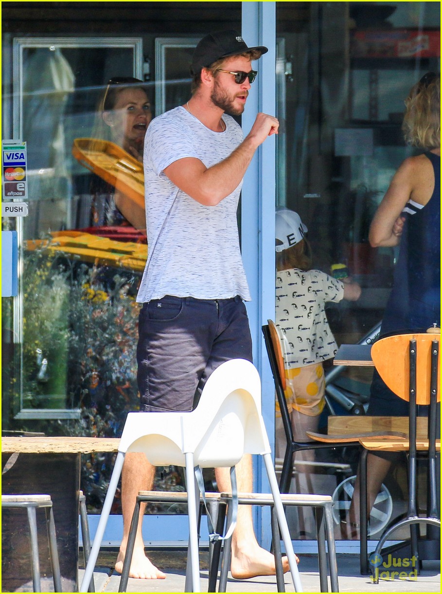 Liam Hemsworth Looks Amazing After Surfing