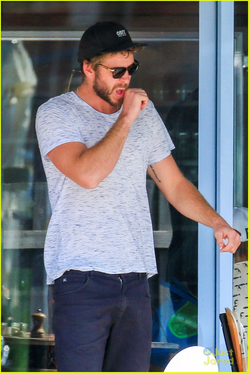 Liam Hemsworth Looks Amazing After Surfing