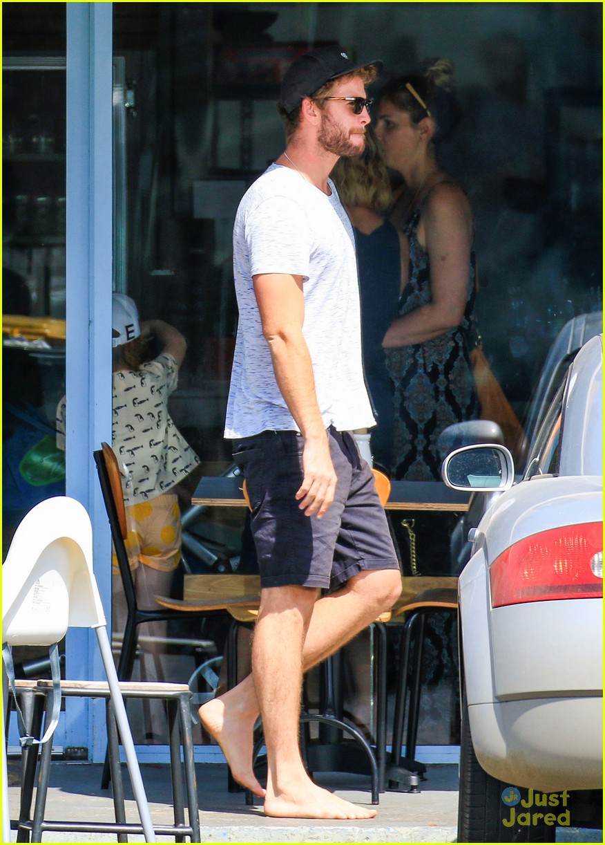 Liam Hemsworth Looks Amazing After Surfing