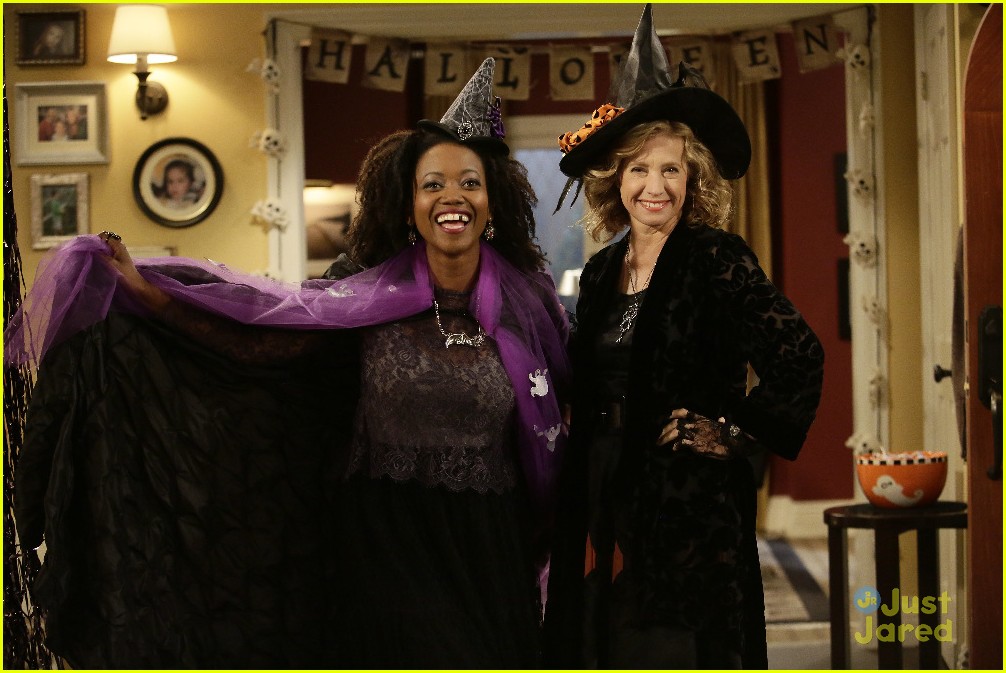 Christoph Sanders Dresses Up As Hector Elizondo For Halloween on 'Last Man Standing' Tonight