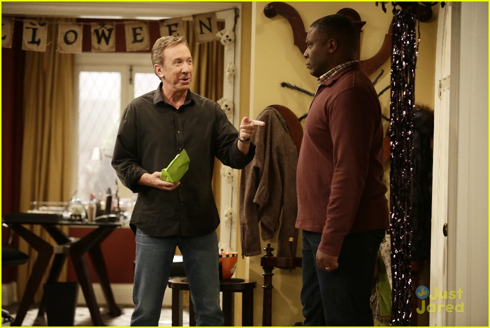 Christoph Sanders Dresses Up As Hector Elizondo For Halloween on 'Last Man Standing' Tonight