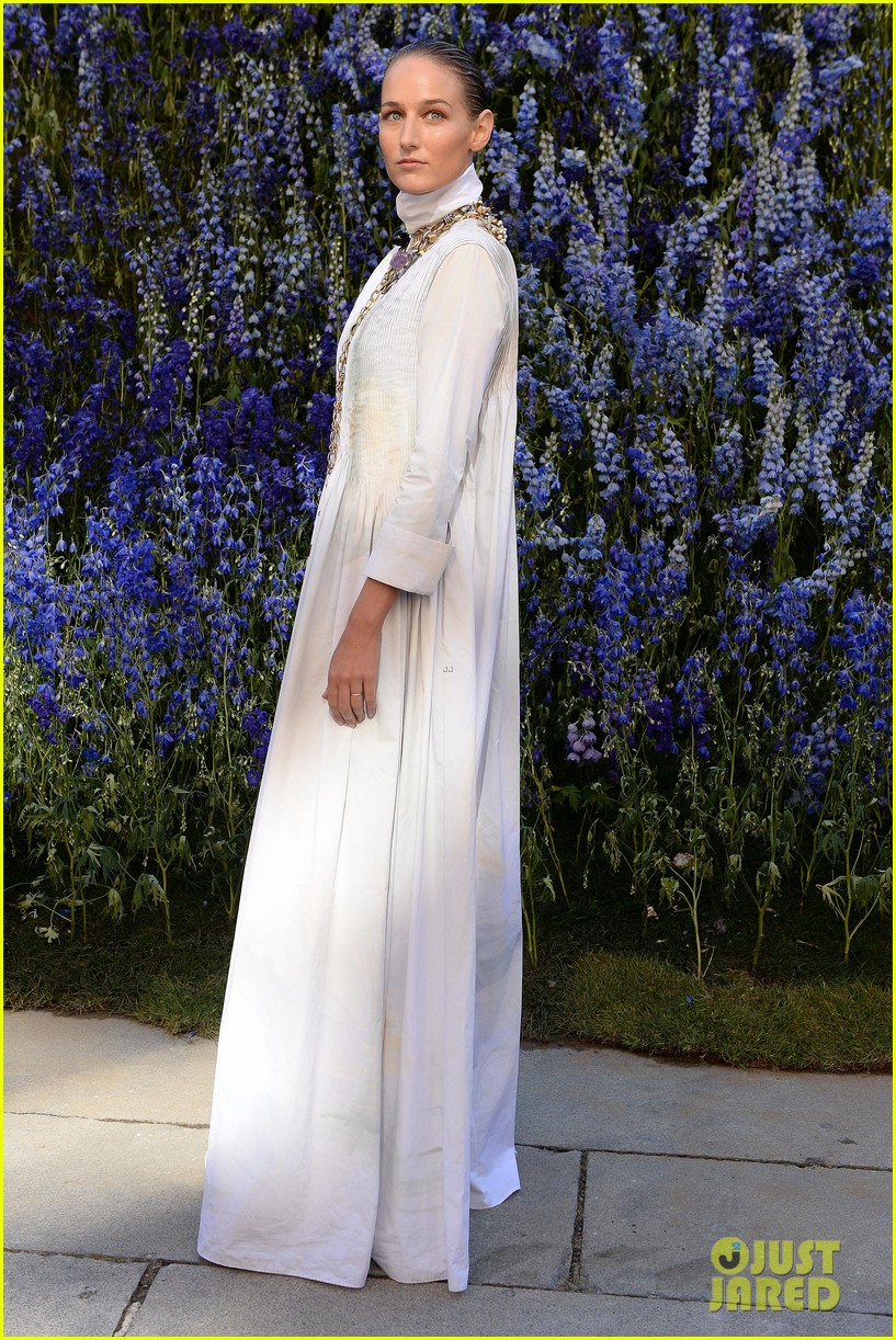 Elizabeth Olsen Covers Up in Black at Dior Show