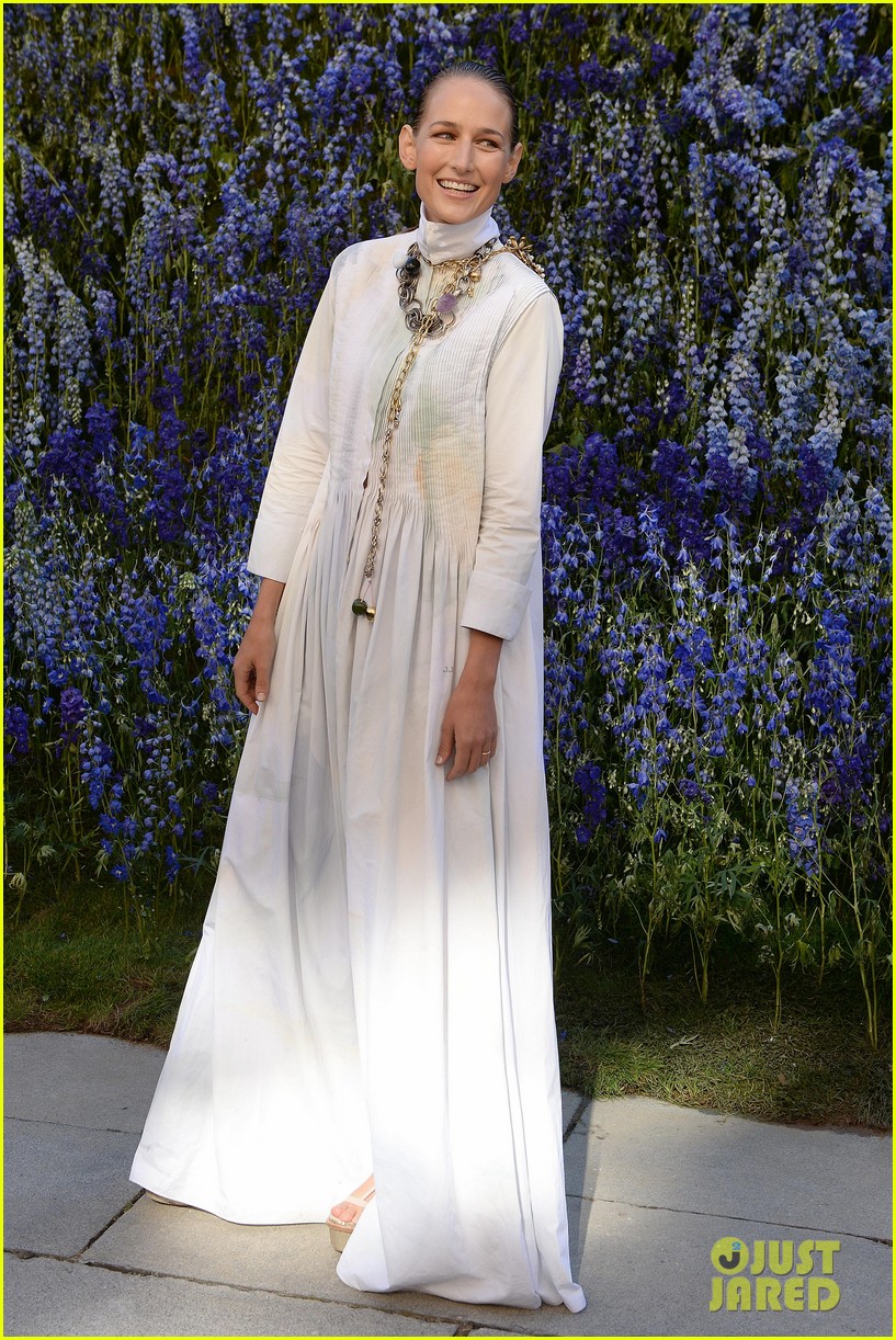 Elizabeth Olsen Covers Up in Black at Dior Show