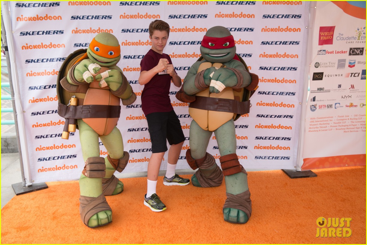Paris Smith & Kira Kosarin Attend Skechers Friendship Walk With August Maturo