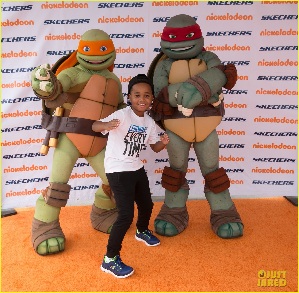 Paris Smith & Kira Kosarin Attend Skechers Friendship Walk With August Maturo