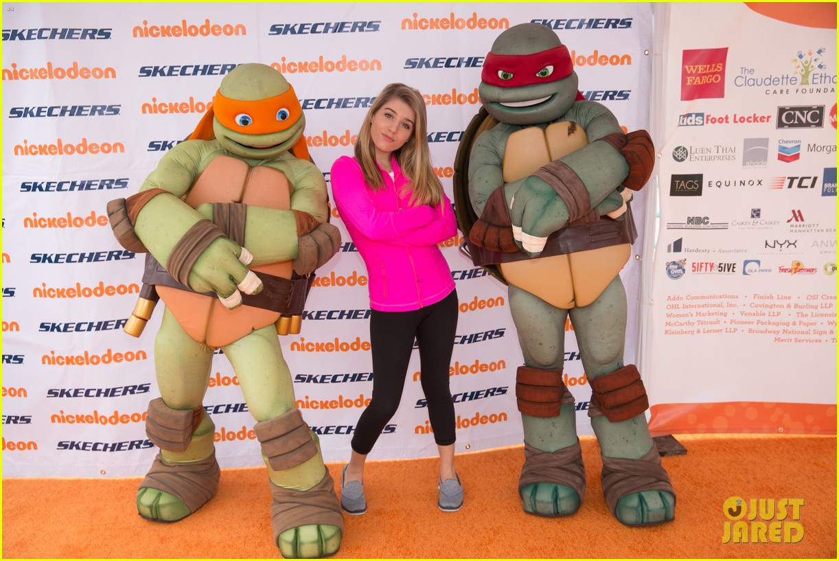 Paris Smith & Kira Kosarin Attend Skechers Friendship Walk With August Maturo