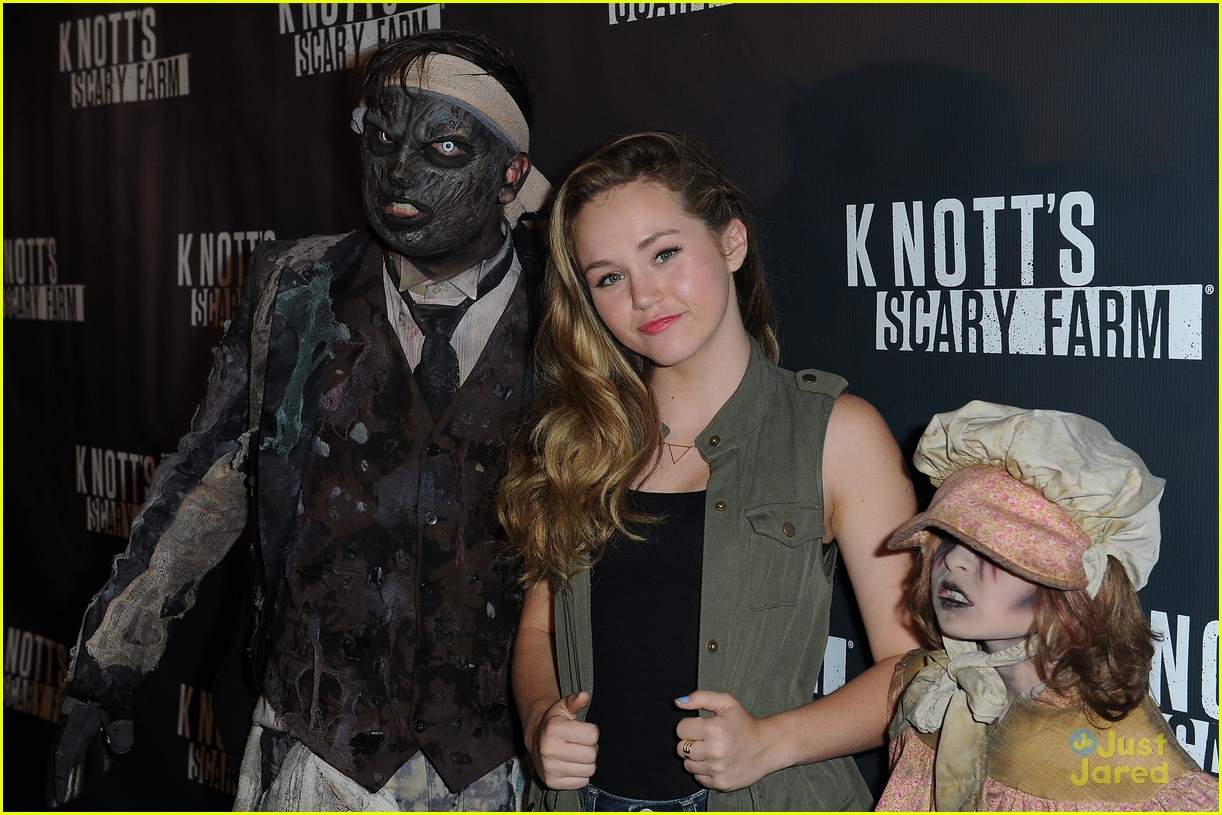 Ryan Newman & Kennedy Slocum Scare Up A Fun Night Out At Knott's Scary Farm