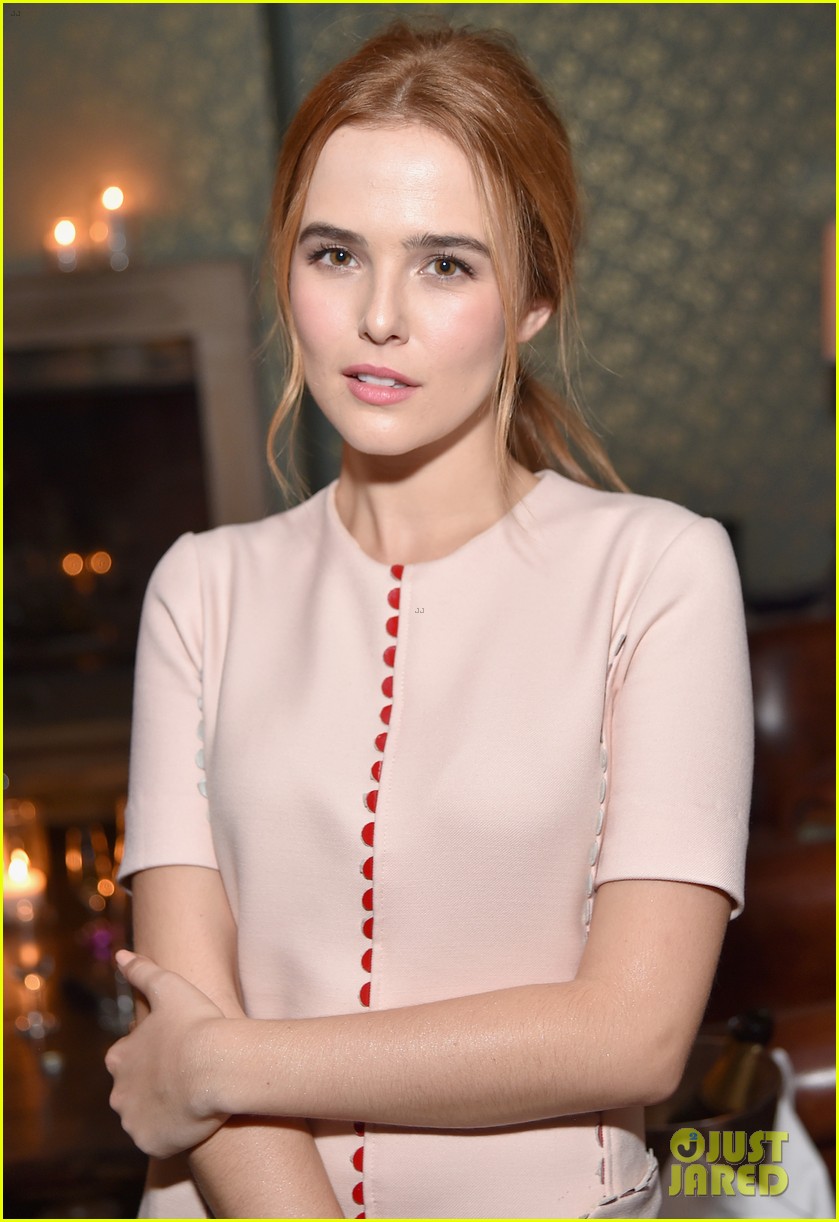 Sarah Hyland & Zoey Deutch Dress Up for Cosmo's 50th Birthday With Stefanie Scott