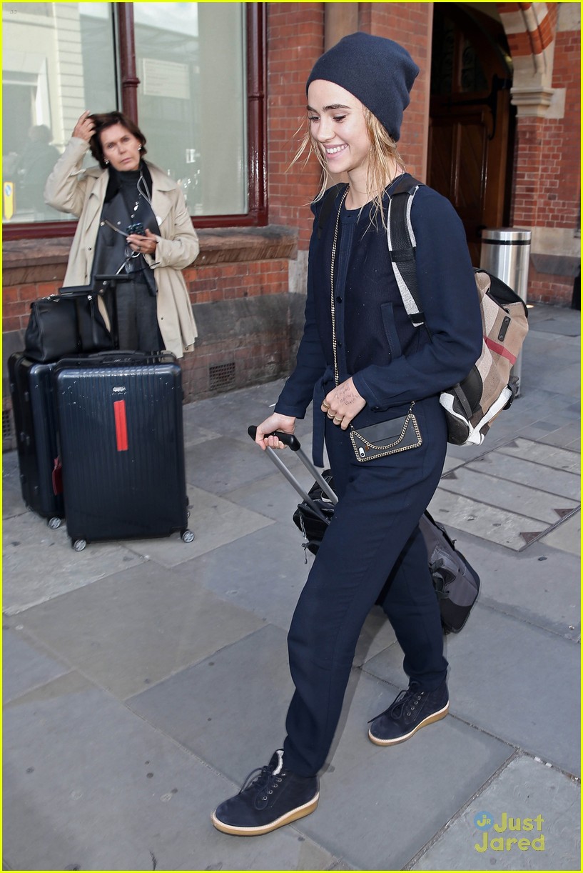 Suki Waterhouse Sometimes Sleeps In Her Eye Makeup