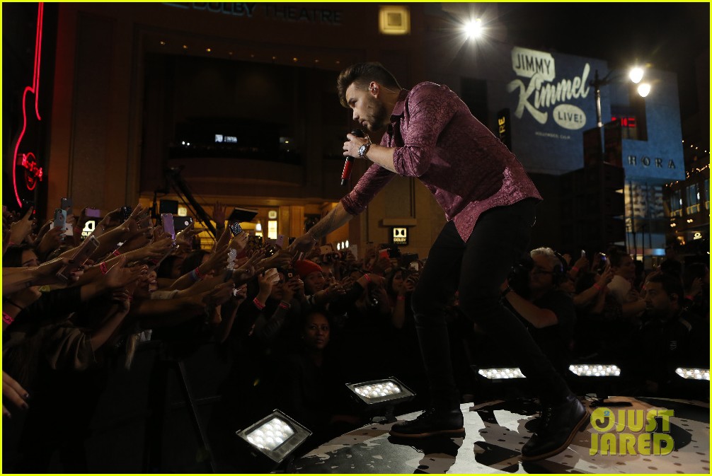 One Direction Perform Five Songs & Shut Down Hollywood Boulevard For 'Jimmy Kimmel Live'