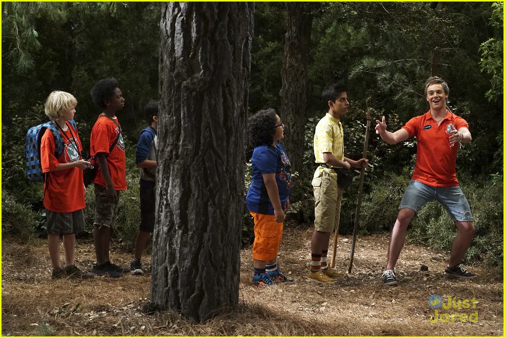 Emma Has To Pick Between Her Sister & BFF On Tonight's New 'Bunk'D'