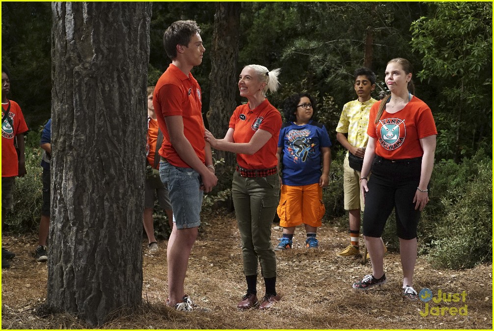 Emma Has To Pick Between Her Sister & BFF On Tonight's New 'Bunk'D'