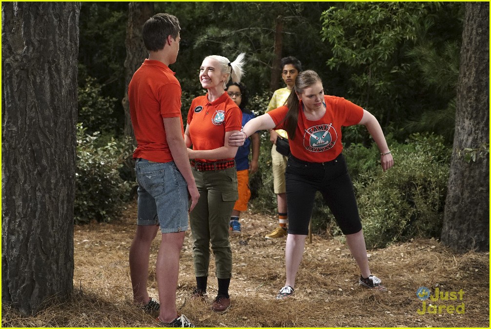 Emma Has To Pick Between Her Sister & BFF On Tonight's New 'Bunk'D'