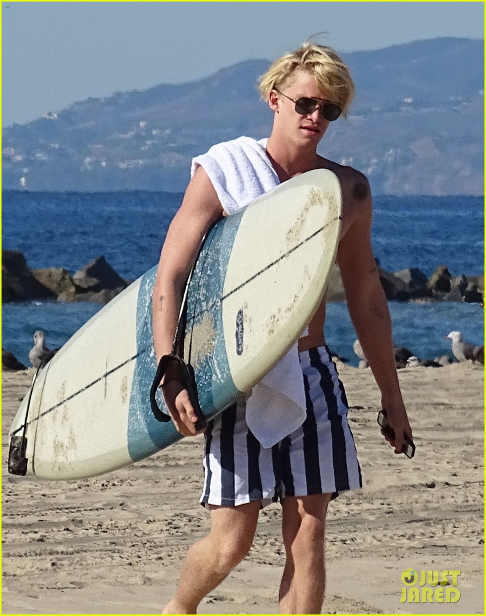 Cody Simpson Shows Off His Muscles & New Ride
