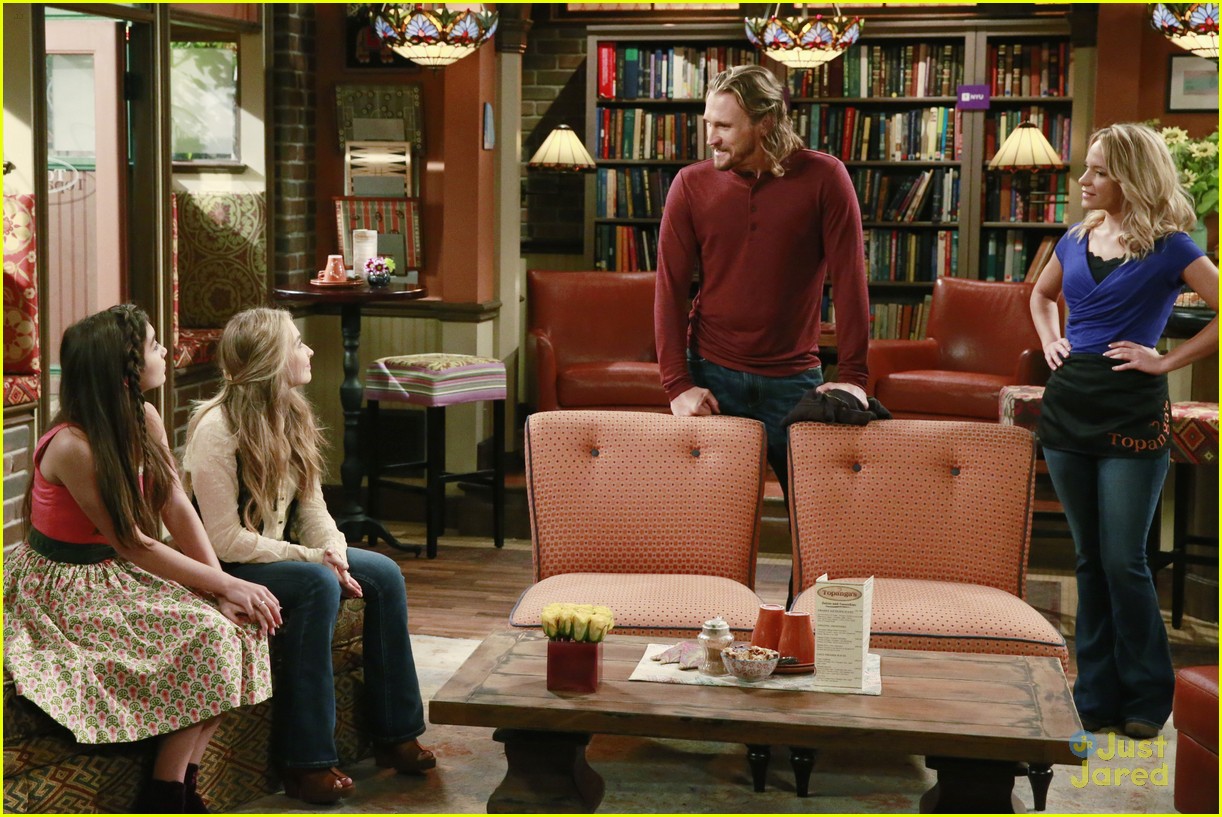 Maya's Dad Returns On Tonight's All-New 'Girl Meets World'