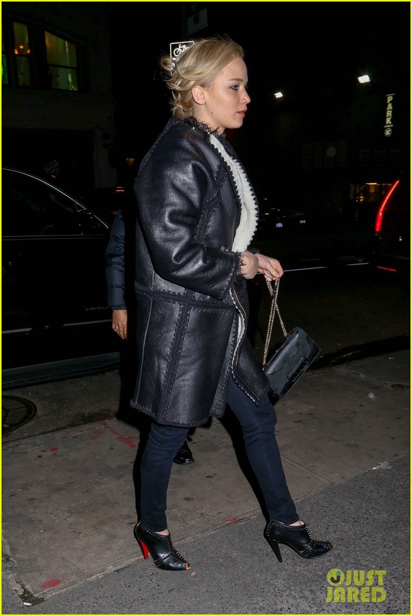 Jennifer Lawrence & Emma Stone Grab Dinner with Adele in NYC!