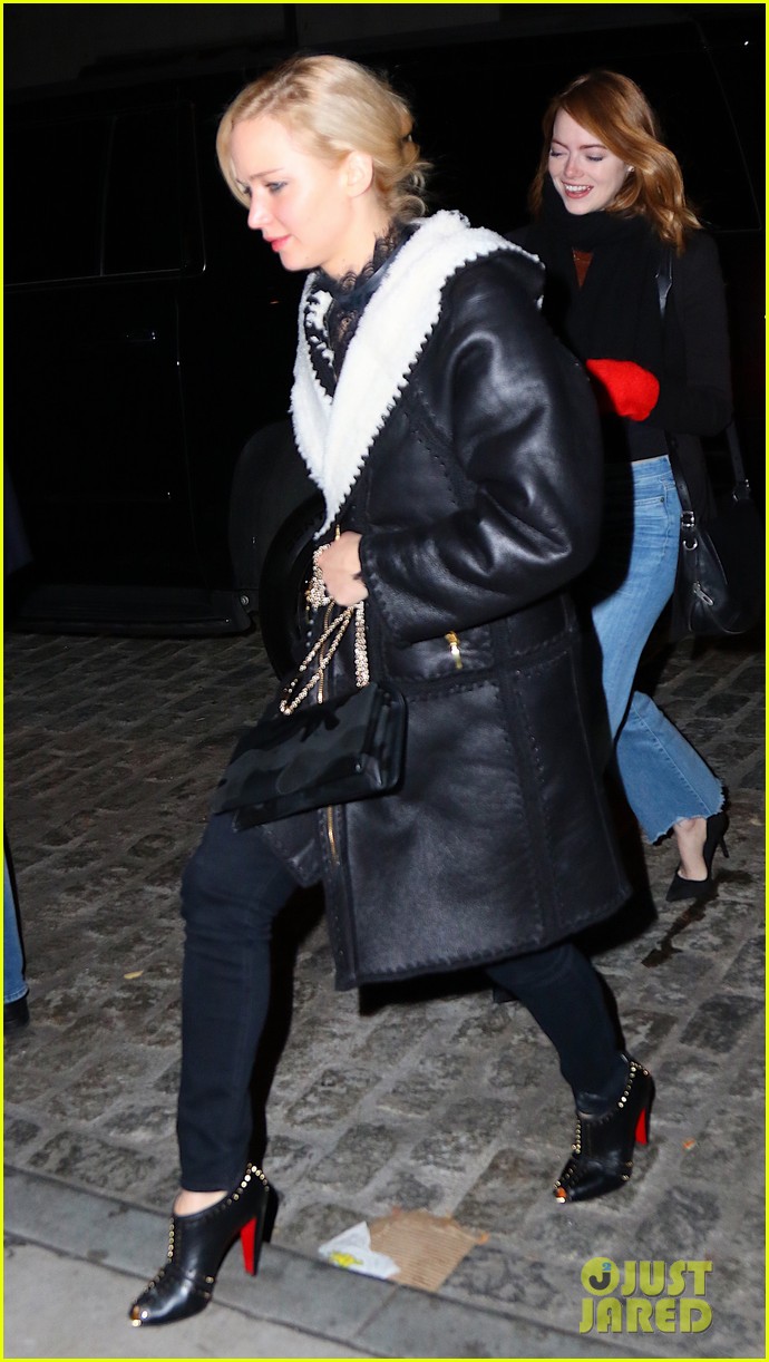 Jennifer Lawrence & Emma Stone Grab Dinner with Adele in NYC!