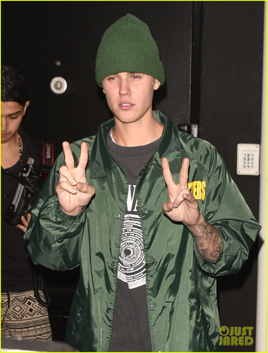 Justin Bieber & Gigi Hadid Attend Kendall Jenner's Birthday Party!