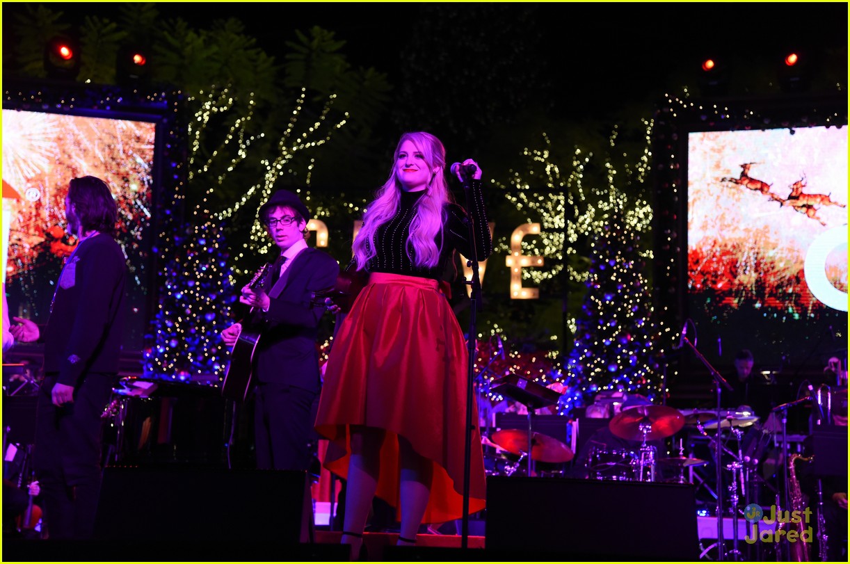 Meghan Trainor & Sarah Hyland Were Caught Kissing Santa Claus at The Grove Christmas Event