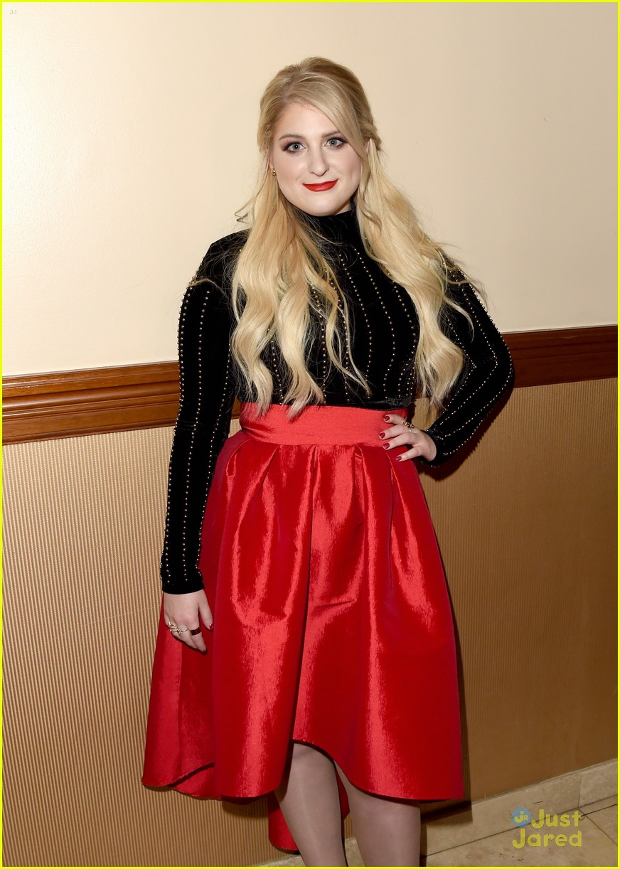 Meghan Trainor & Sarah Hyland Were Caught Kissing Santa Claus at The Grove Christmas Event