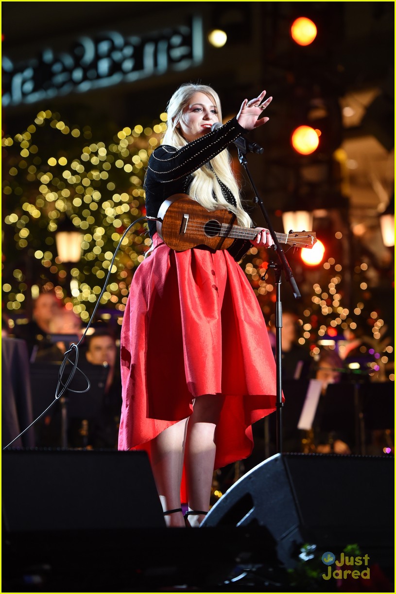 Meghan Trainor & Sarah Hyland Were Caught Kissing Santa Claus at The Grove Christmas Event