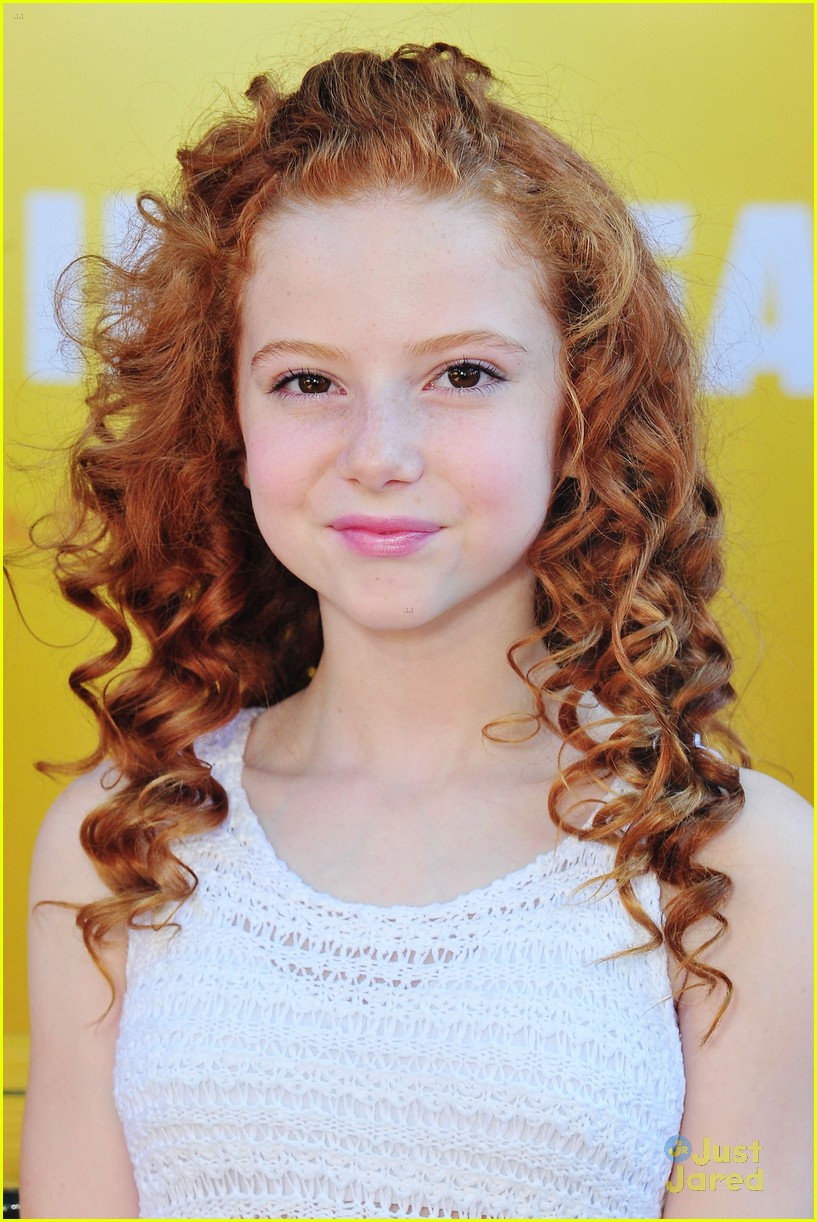 Francesca Capaldi & Hadley Belle Miller Meet Sally at 'Peanuts Movie' Photo Call