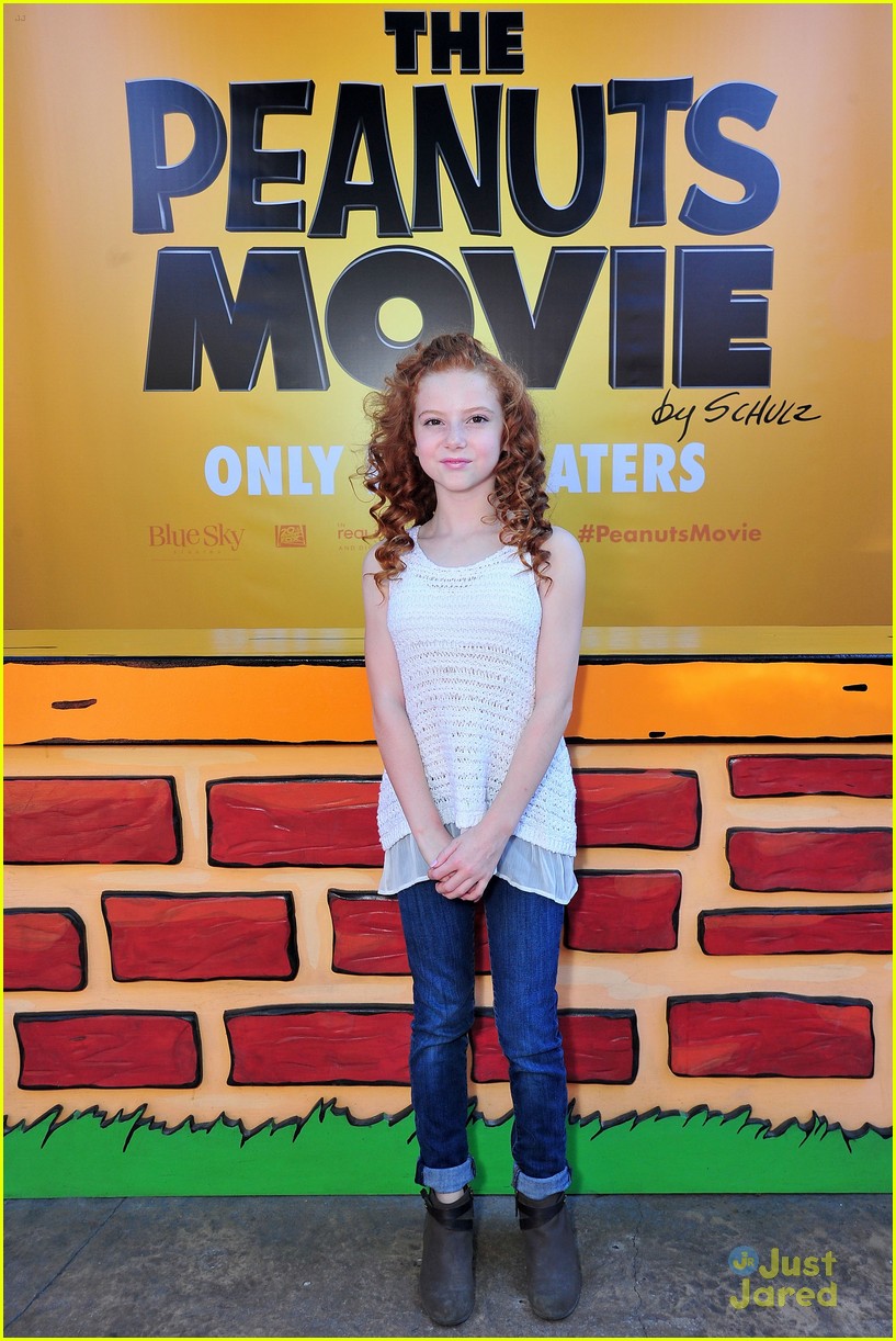 Francesca Capaldi & Hadley Belle Miller Meet Sally at 'Peanuts Movie' Photo Call