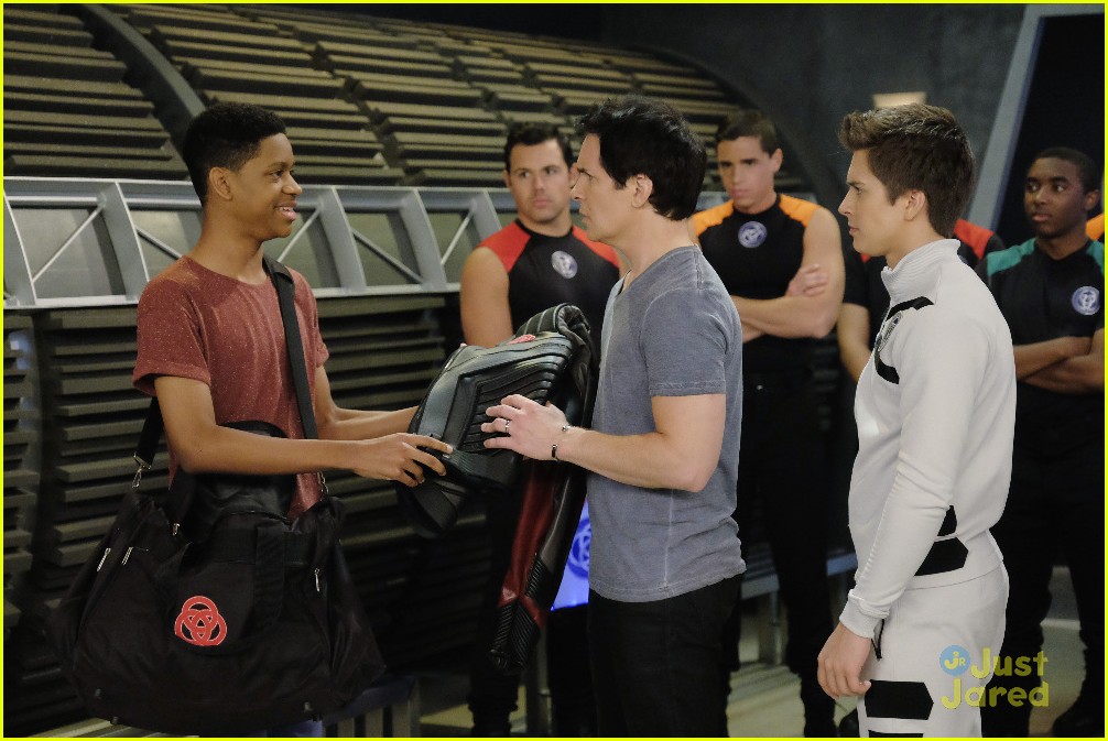 Leo Leaves The Bionic Island On 'Lab Rats' Tonight - See A Sneak Peek!