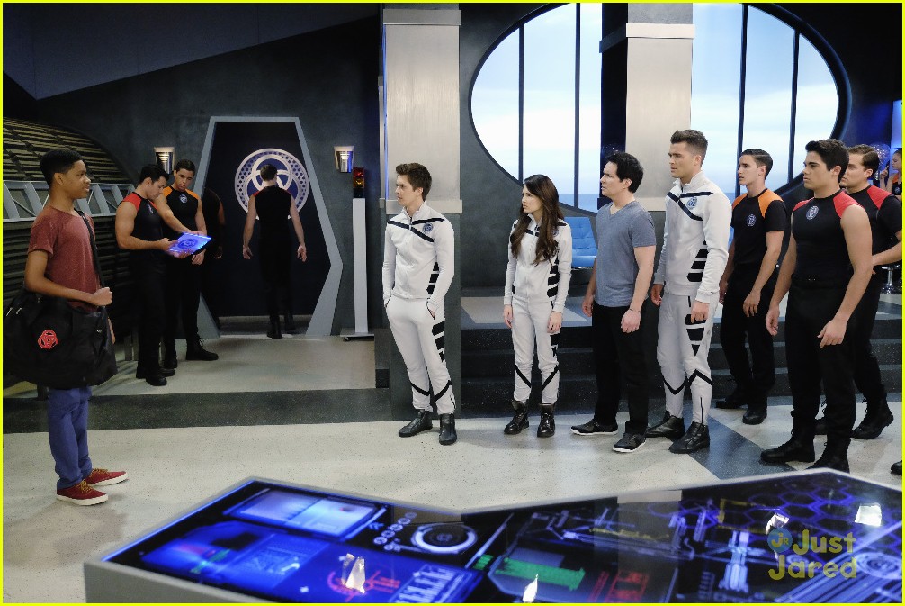 Leo Leaves The Bionic Island On 'Lab Rats' Tonight - See A Sneak Peek!