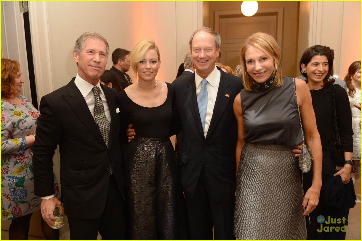 Jennifer Lawrence & Willow Shields Attend 'Hunger Games' Private Dinner In Germany Hosted by Jacqueline Emerson's Dad!