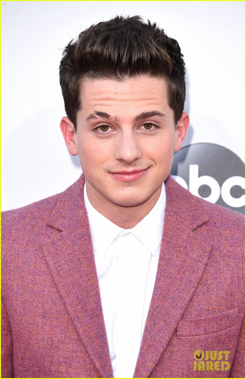 Meghan Trainor Kisses Charlie Puth After AMAs 2015 Performance - WATCH NOW!