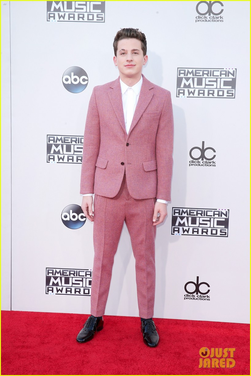 Meghan Trainor Kisses Charlie Puth After AMAs 2015 Performance - WATCH NOW!