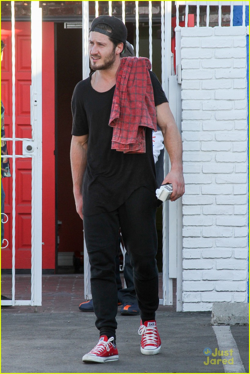 Val Chmerkovskiy To Guest Star on Netflix's 'Fuller House'