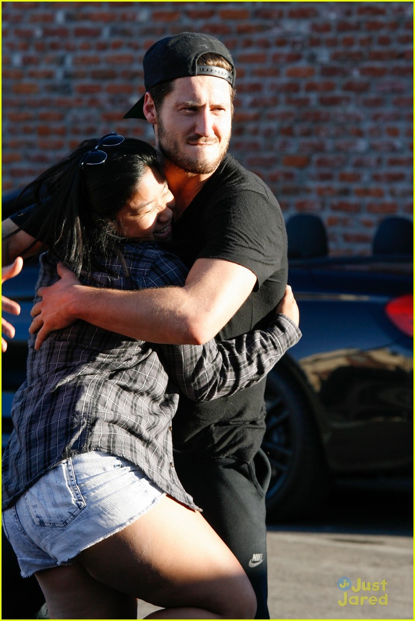 Val Chmerkovskiy To Guest Star on Netflix's 'Fuller House'