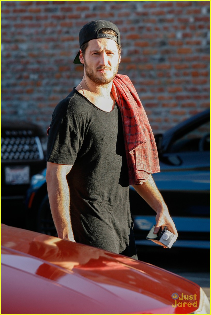 Val Chmerkovskiy To Guest Star on Netflix's 'Fuller House'