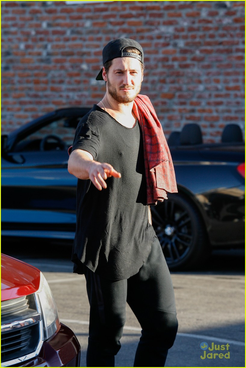 Val Chmerkovskiy To Guest Star on Netflix's 'Fuller House'