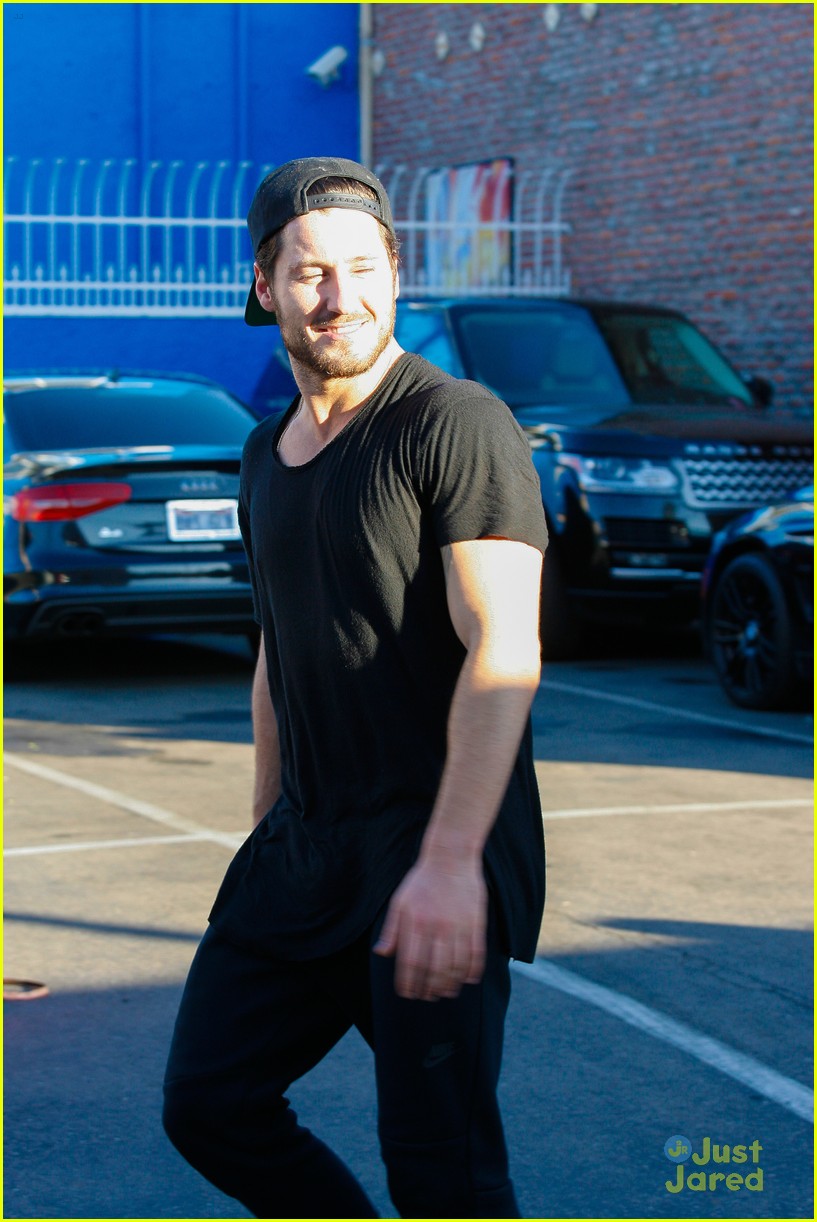 Val Chmerkovskiy To Guest Star on Netflix's 'Fuller House'