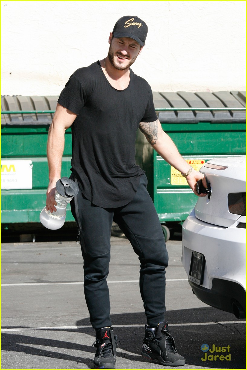 Val Chmerkovskiy To Guest Star on Netflix's 'Fuller House'