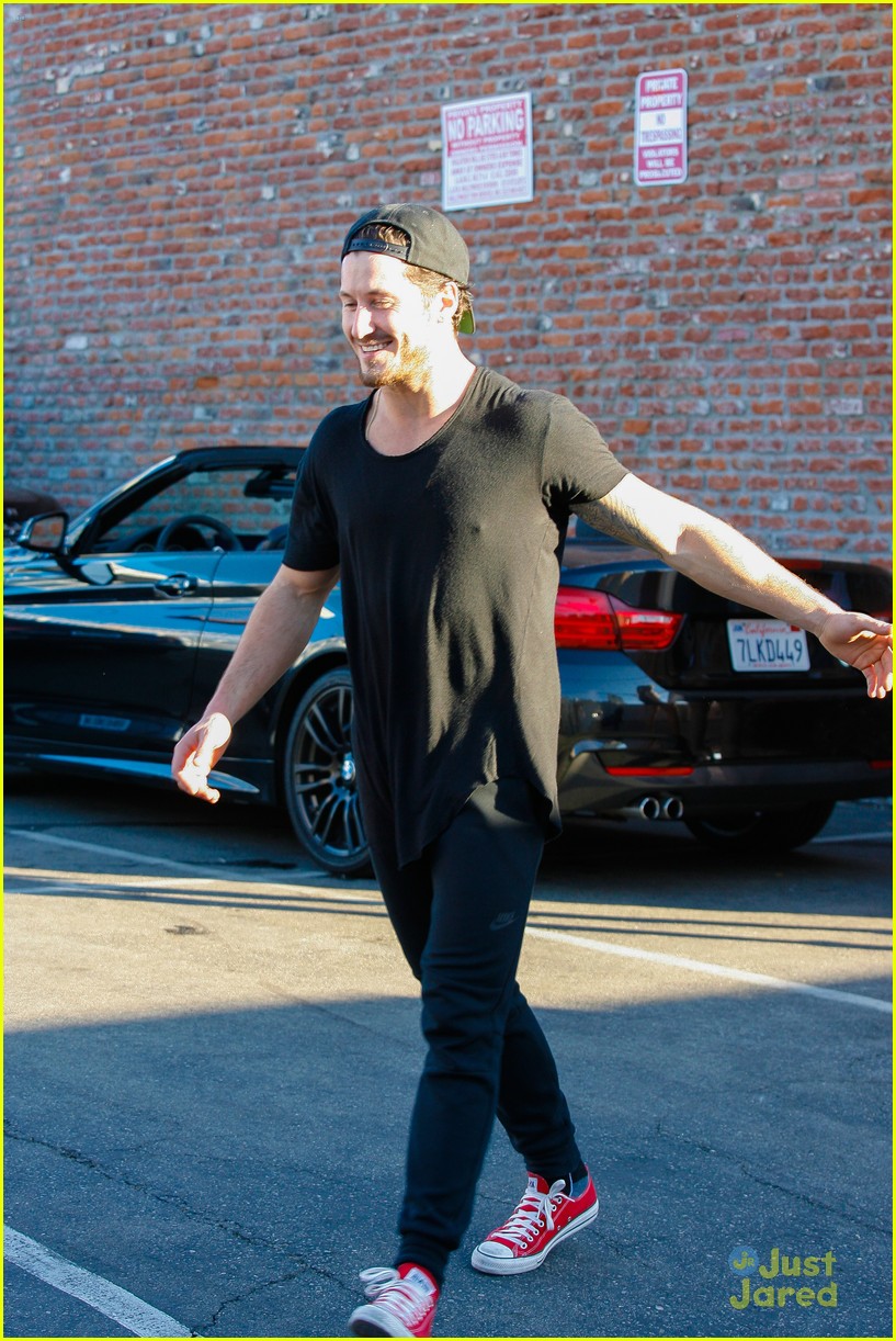 Val Chmerkovskiy To Guest Star on Netflix's 'Fuller House'