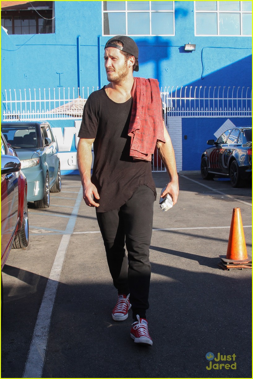 Val Chmerkovskiy To Guest Star on Netflix's 'Fuller House'
