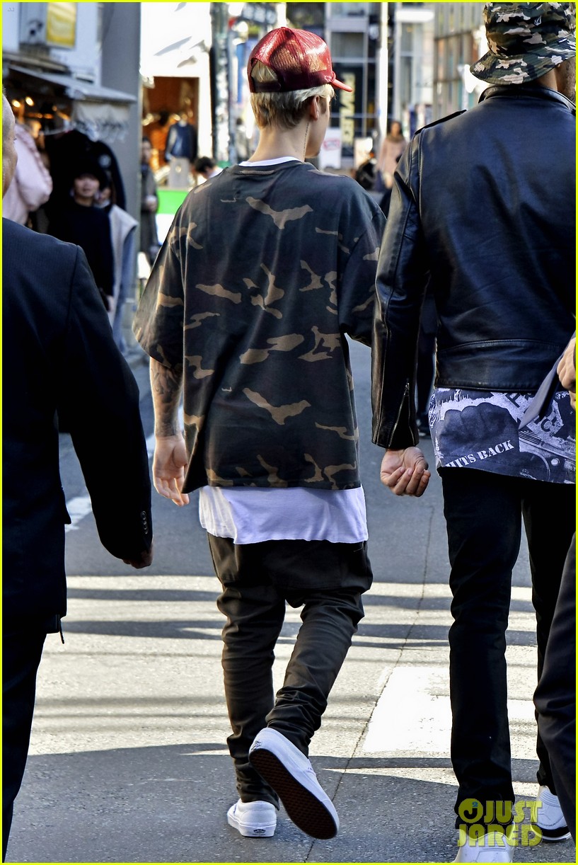 Justin Bieber Covers The Beatles & More in Concert - Watch Now!